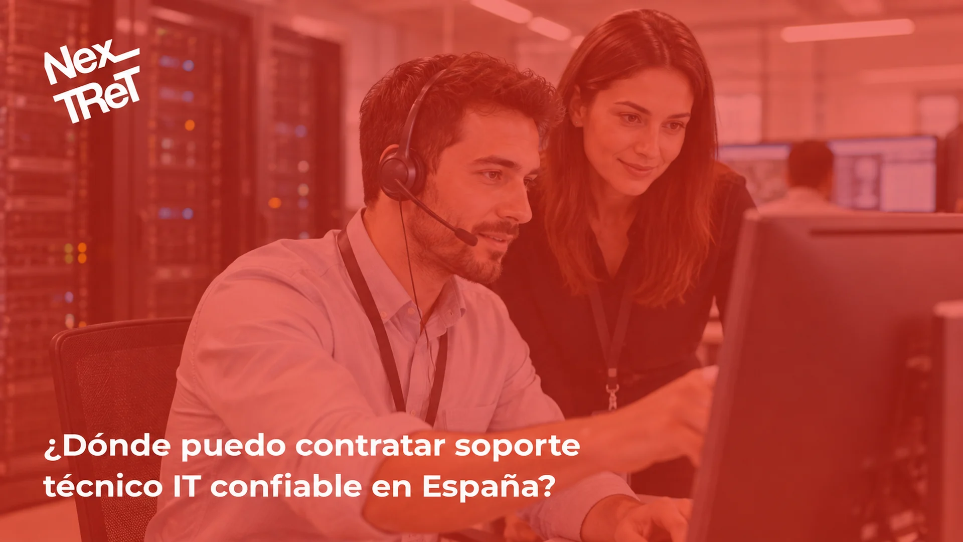Soporte técnico IT para empresas en España Equipo de soporte IT ante un monitor. ¿Dónde puedo contratar soporte técnico IT confiable en España?
